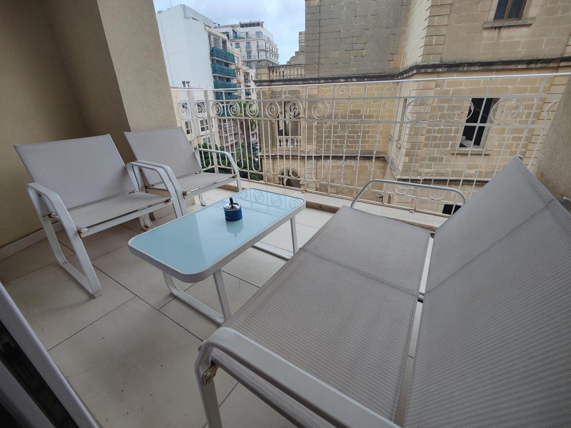 Central Modern Sliema 2 Bedroom Apartment 외부 사진